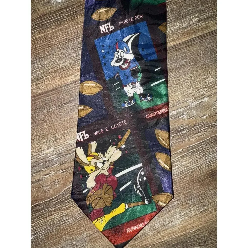 Vintage 1993 NFL Looney‎ Tunes Football Tie Sylvester Pepe Le Pew Wile Coyote
